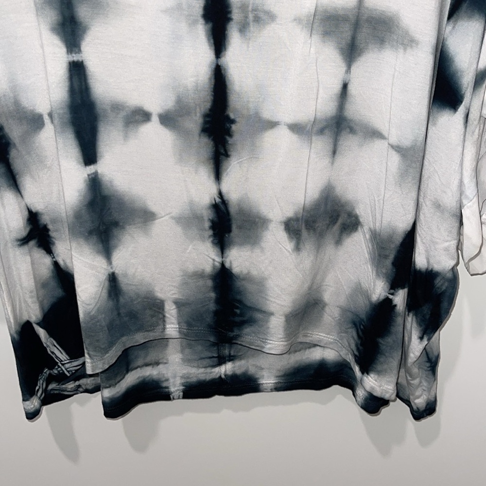 Tie-Dye Women's Top Size Large - Picture 3 of 5
